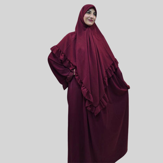 Abaya Hauran avec Foulard à Volants – Élégance Bordeaux Profond