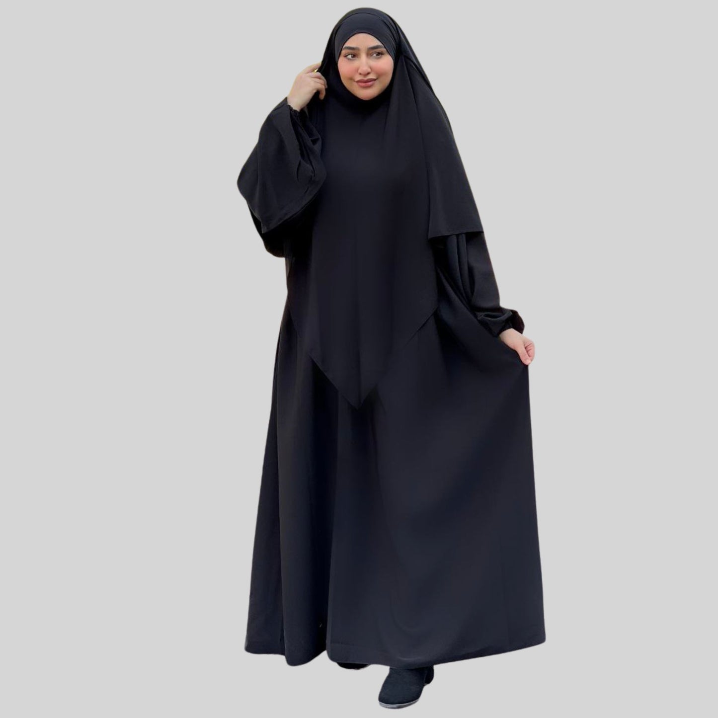 Abaya Amira Noire avec Khimar Intégré – Élégance Intemporelle