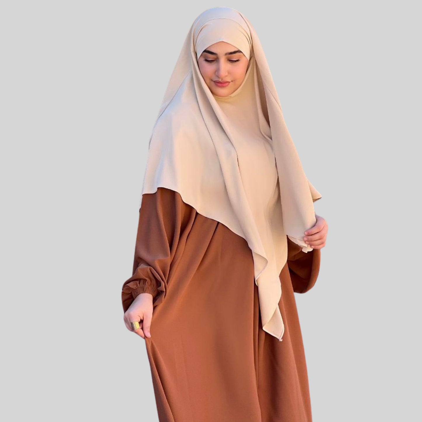 Abaya Al Amira – Couverture complète et confort pendant la prière